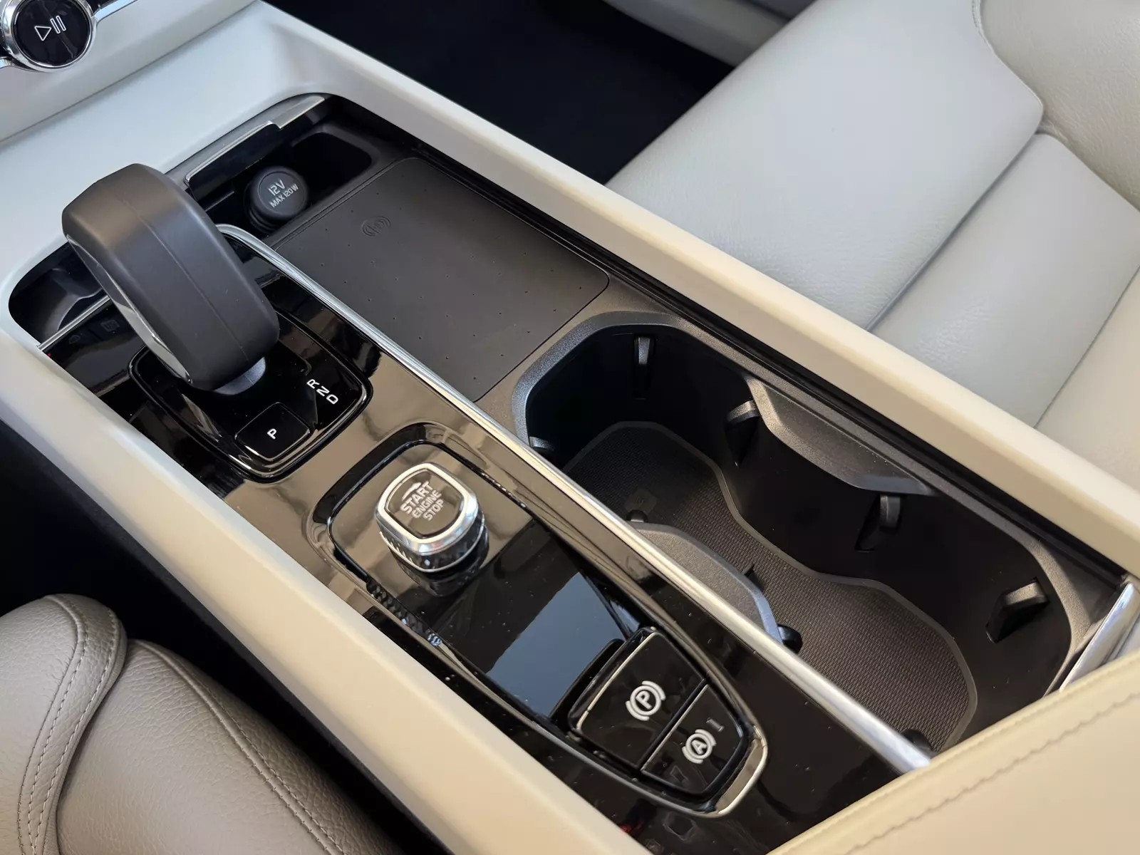 Volvo XC60 2.0 B5 Mild Hybrid 249cv AWD Plus Dark 249 CV Automático