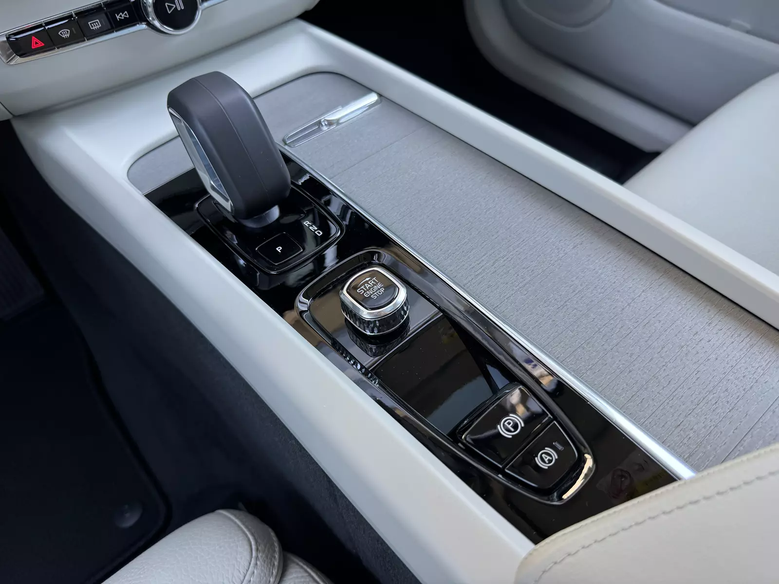 Volvo XC60 2.0 B5 Mild Hybrid 249cv AWD Plus Dark 249 CV Automático