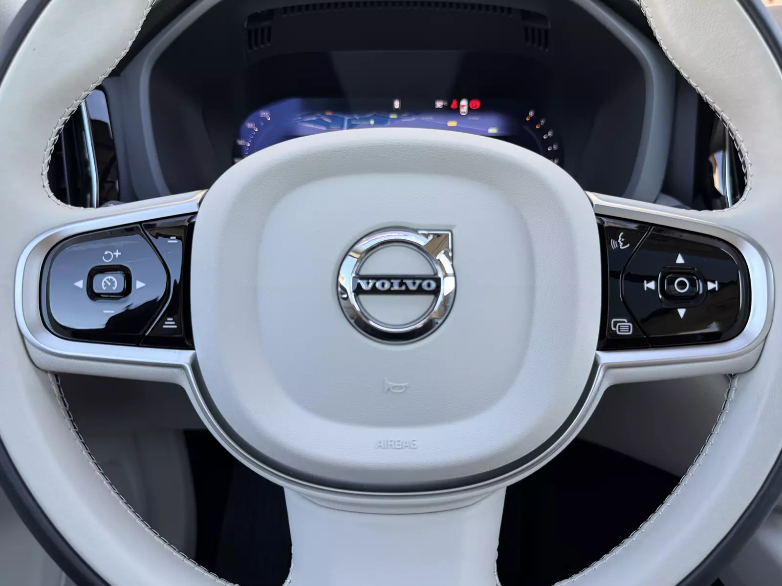 Volvo XC60 2.0 B5 Mild Hybrid 249cv AWD Plus Dark 249 CV Automático