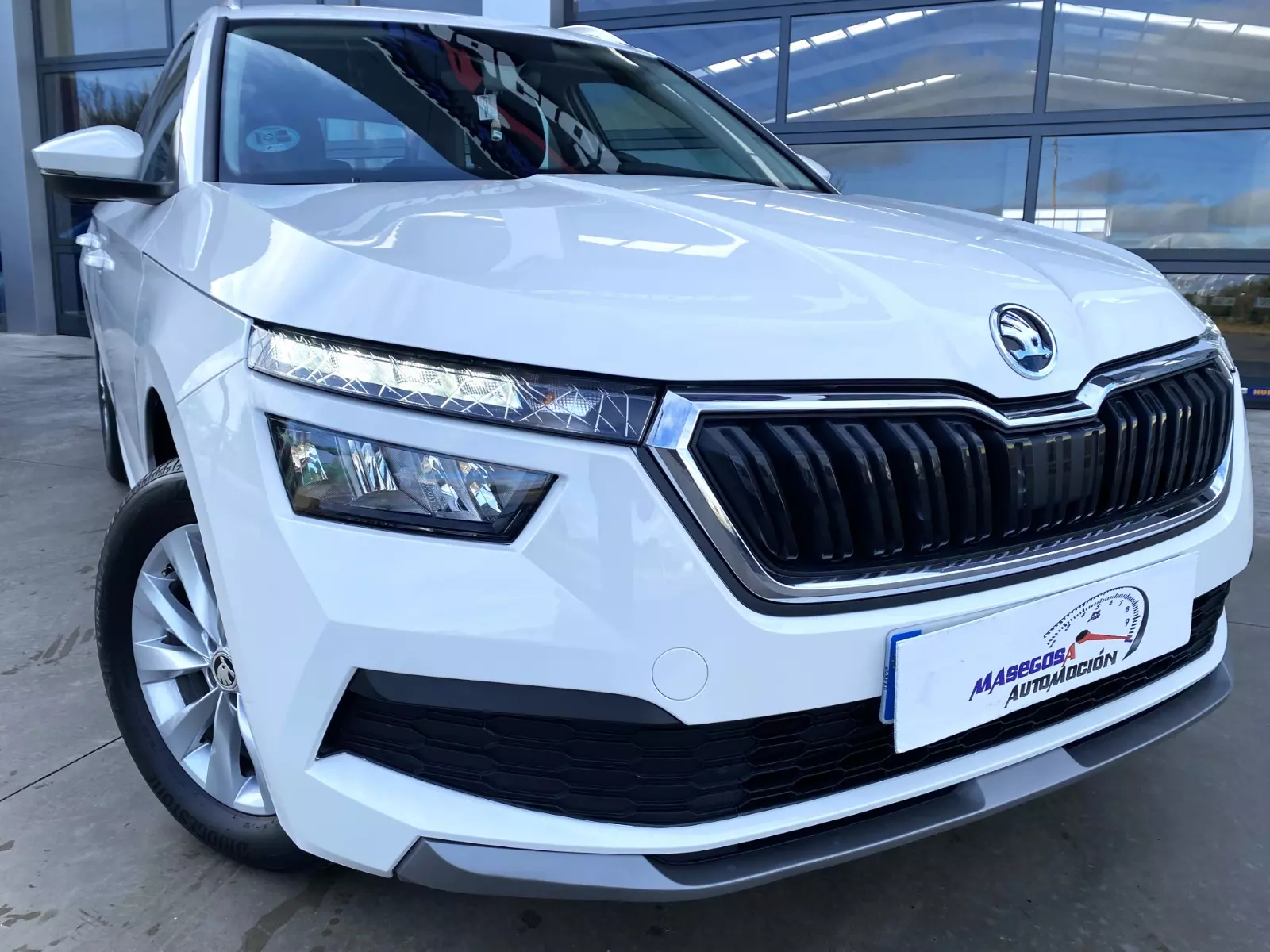 SKODA Kamiq 1.0 TSI 110cv DSG Ambition 110 CV Automático