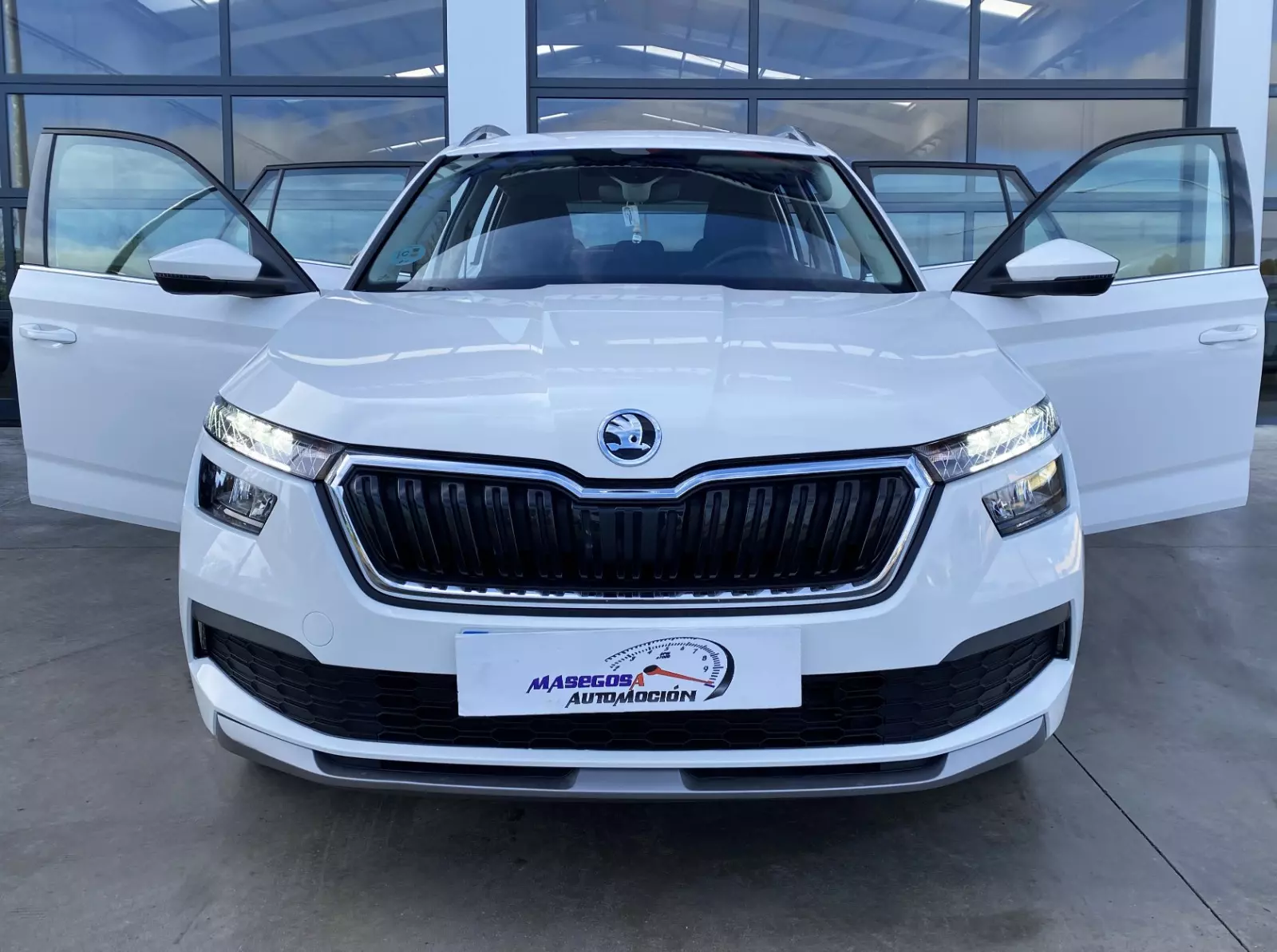 SKODA Kamiq 1.0 TSI 110cv DSG Ambition 110 CV Automático