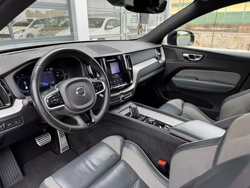 Volvo XC60 2.0 T6 AWD Recharge R-Design Auto 341 CV Automático