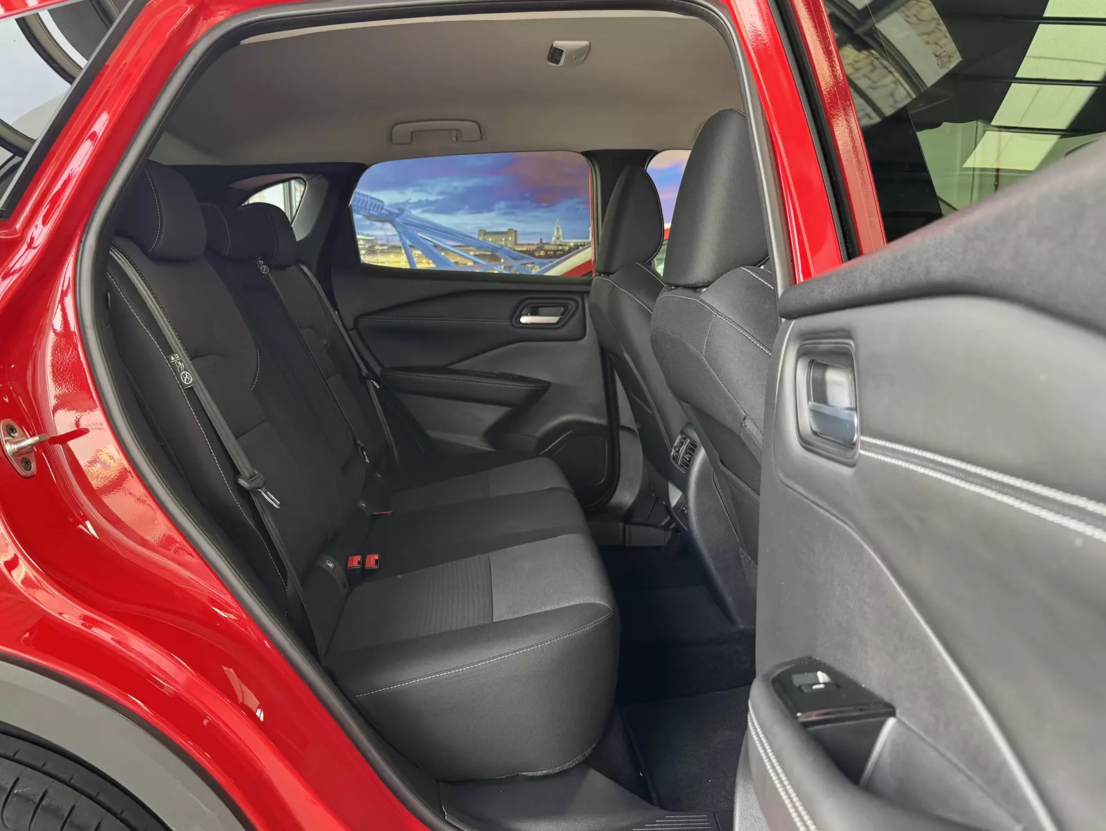 Nissan  Qashqai 1.3 DIG-T MHEV 140cv N-Connecta Hybrid 140 CV Manual