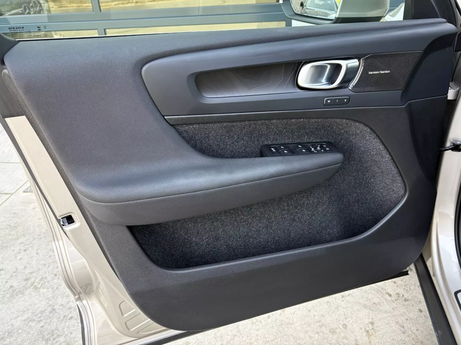 Volvo  XC40 1.5 T5 Recharge PHEV 262cv Plus Bright Auto 262 CV Automático