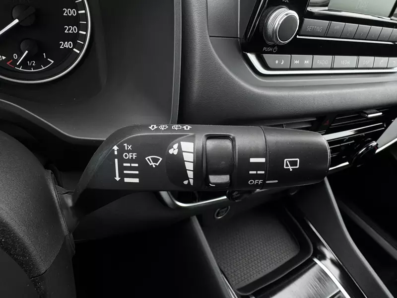 NISSAN Qashqai 1.3 DIG-T MHEV 140cv Visia Hybrid 140 CV Manual