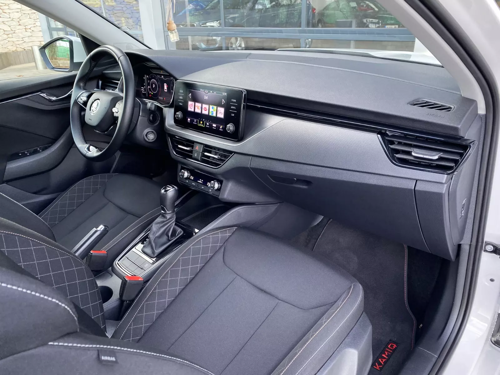 SKODA Kamiq 1.0 TSI 110cv DSG Ambition 110 CV Automático
