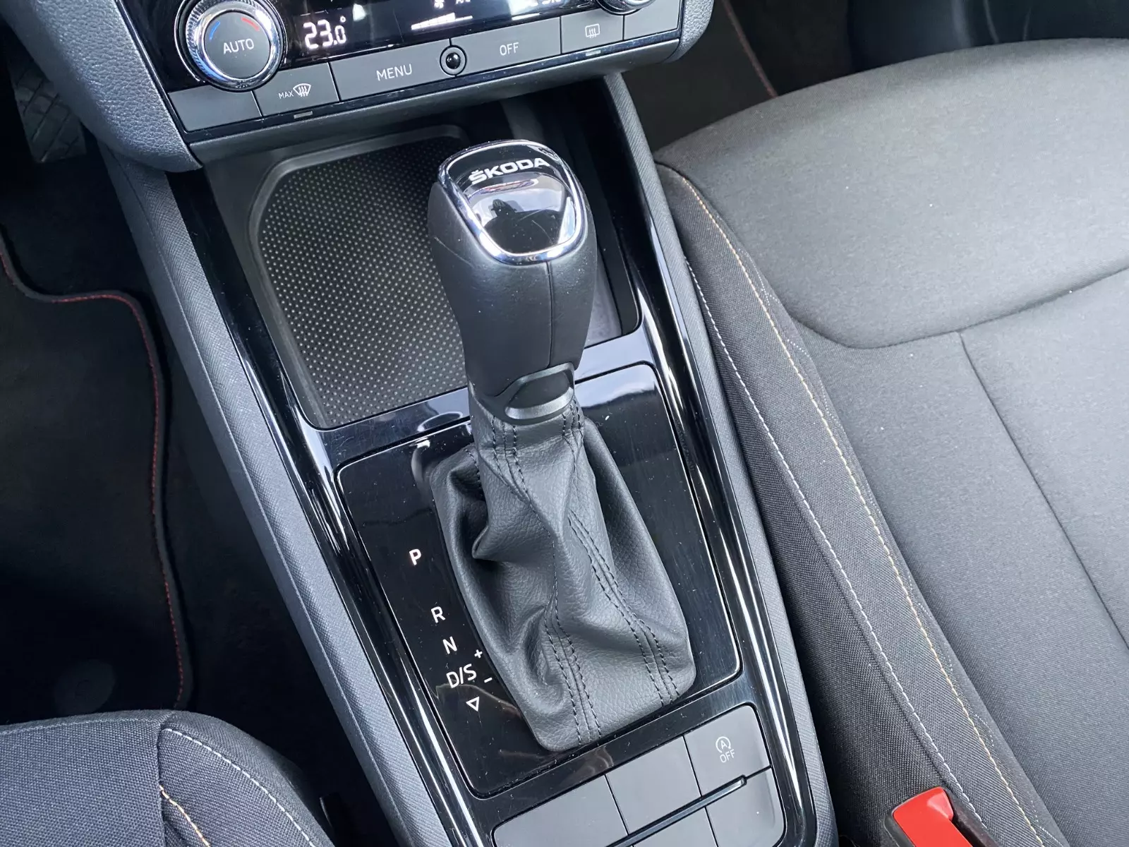SKODA Kamiq 1.0 TSI 110cv DSG Ambition 110 CV Automático