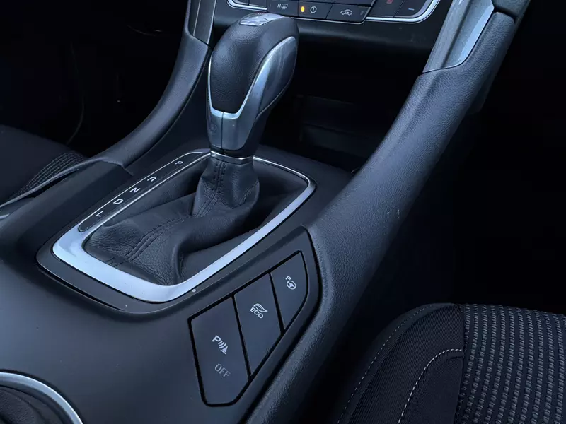 Ford Mondeo 2.0 Titanium 187Cv HEV AT Hybrid  187 CV Automático