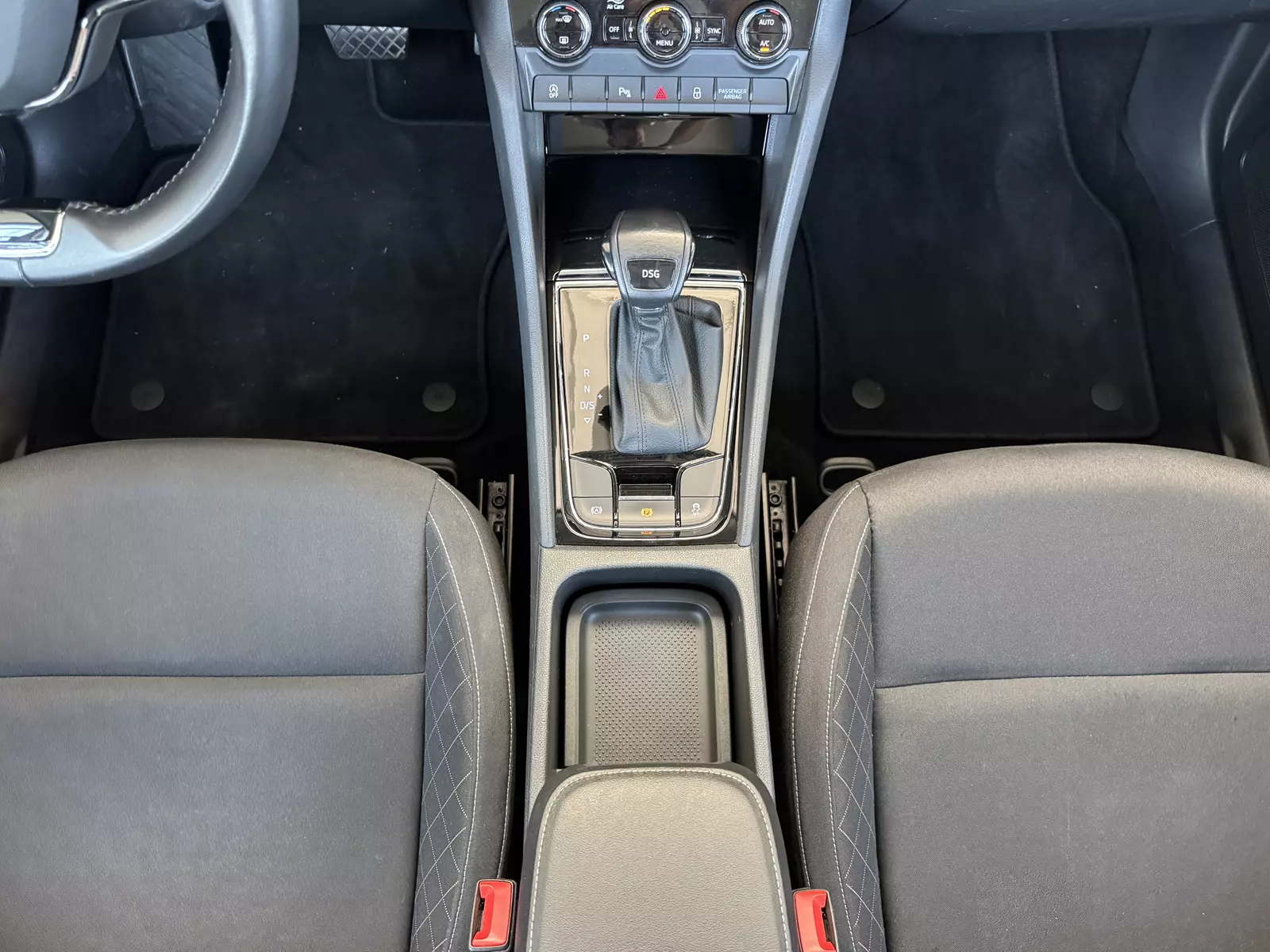 Skoda Karoq 1.5 TSI 150Cv DSG Ambition 150 CV Automático