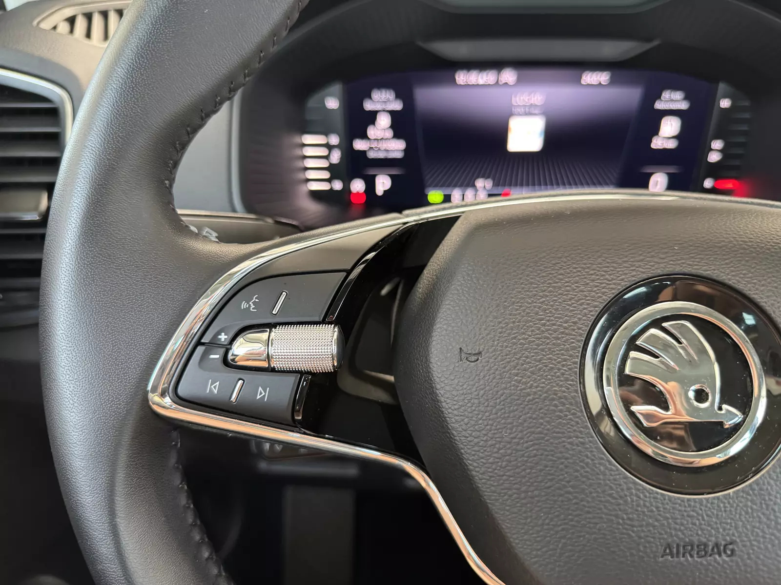 Skoda Karoq 1.5 TSI 150Cv DSG Ambition 150 CV Automático