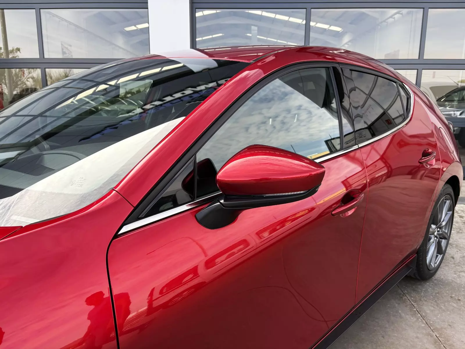 Mazda 3 Zenith Skyactive-G 2.0 122cv AUTO 122 CV Automático