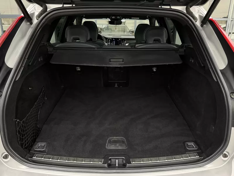 Volvo XC60 2.0 T6 AWD Recharge R-Design Auto 341 CV Automático