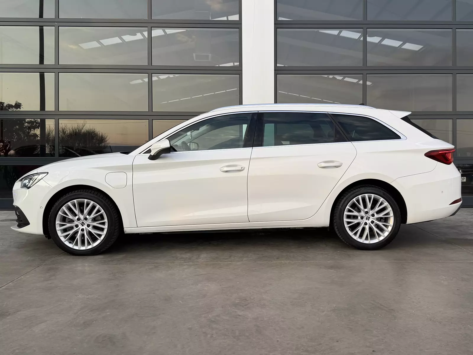 Seat León Sportstourer 1.4 e-Hybrid 204 CV DSG Xcellence Go L 204 CV Automático