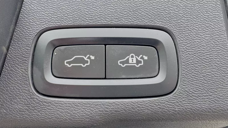 Volvo XC60 2.0 T6 AWD Recharge R-Design Auto 341 CV Automático