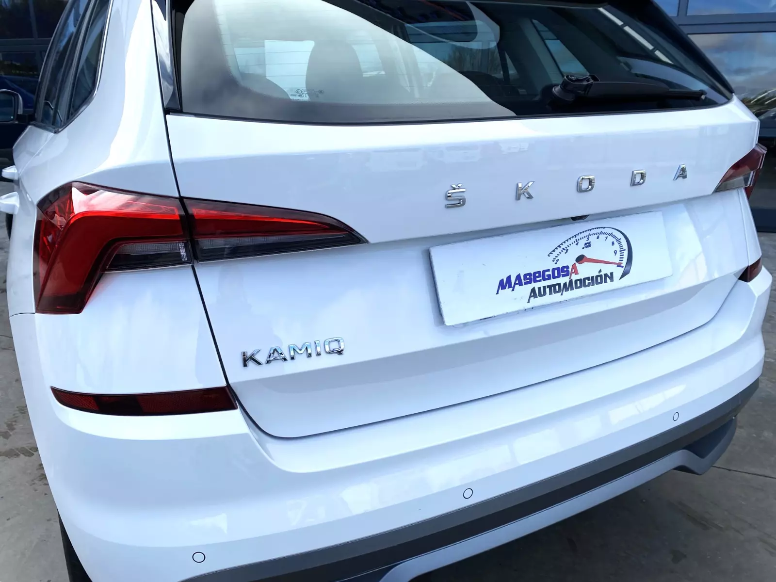 SKODA Kamiq 1.0 TSI 110cv DSG Ambition 110 CV Automático